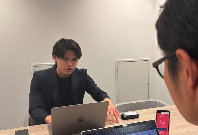 インタビューの様子